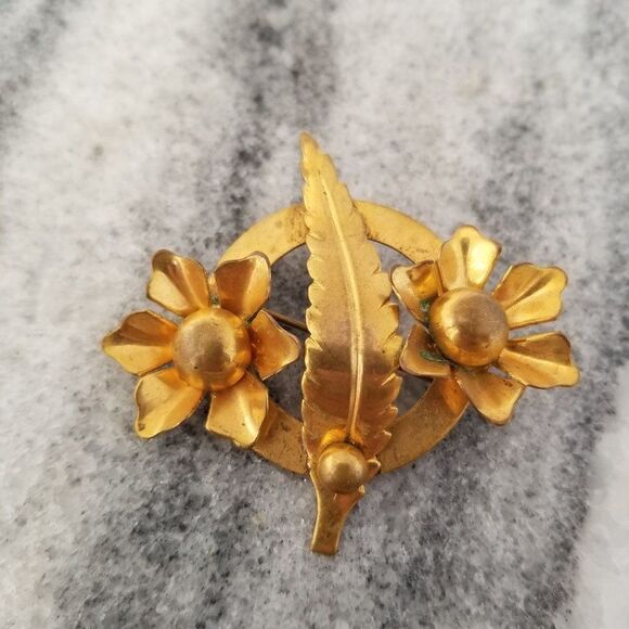 Vintage Flower and Leave Shaped Brooch, Gold Tone Lapel Pin, Estate - Picture 5 of 5